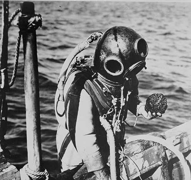Photo of diver starting a lonely immersion 