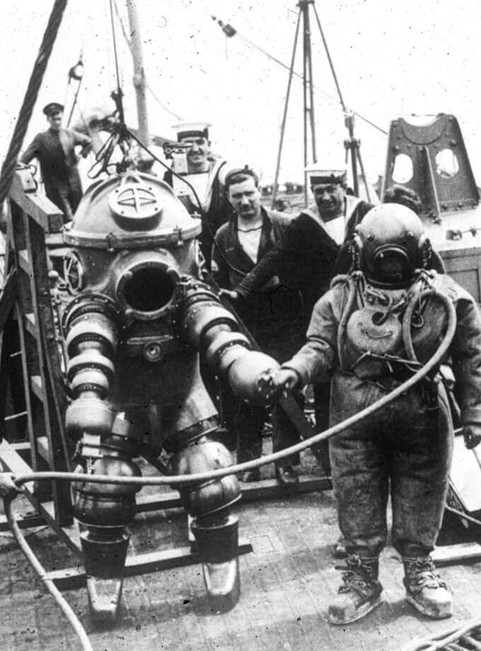 Photo of diver getting ready to dive
