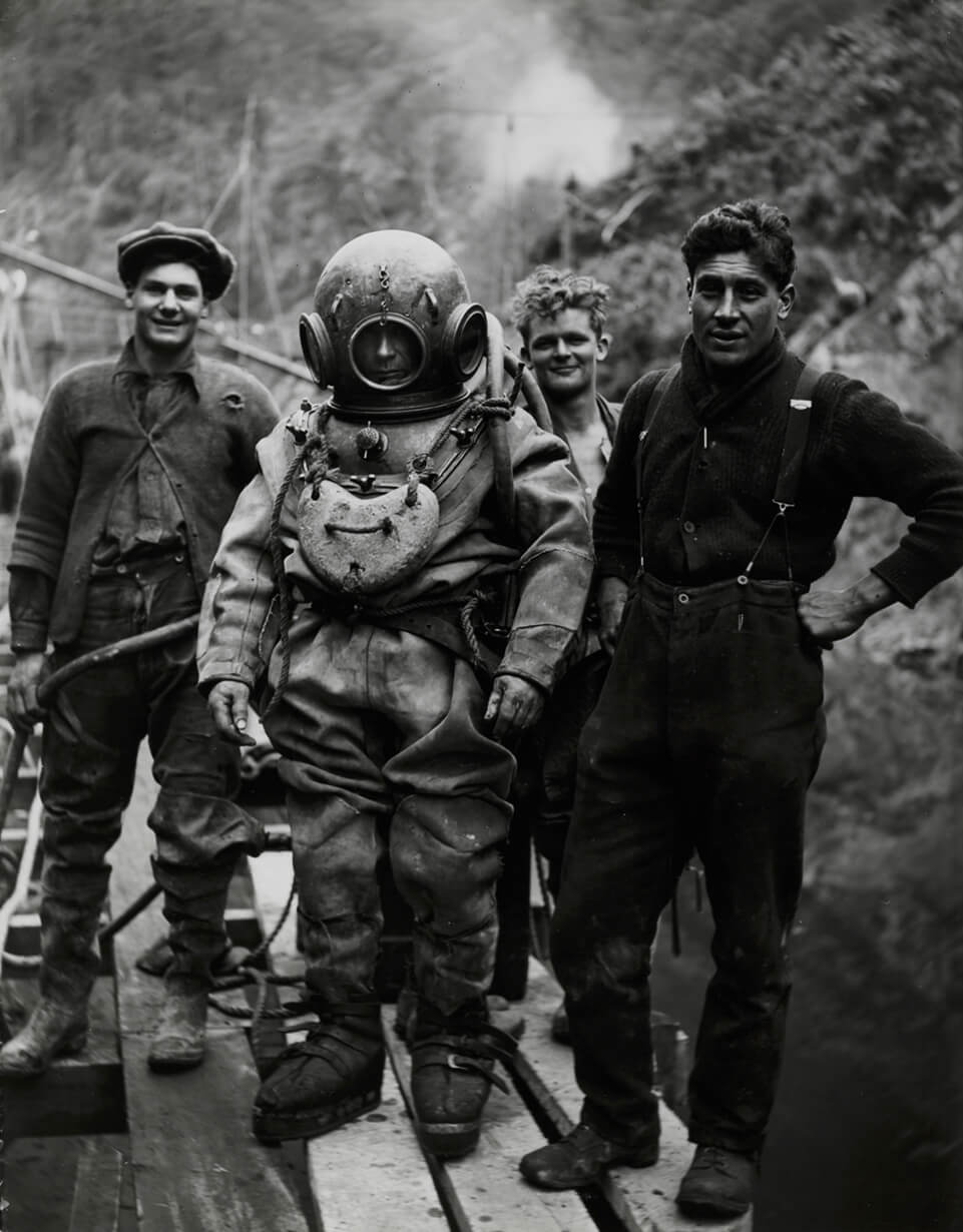 Photo of a diver preparing to descend